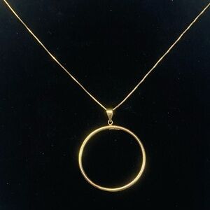 14k Gold Circle Pendant on 19 inch fine serpentine chain